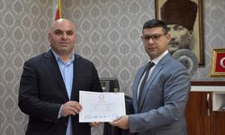 Bitlis Belediye Başkanı Tanğlay, mazbatasını aldı