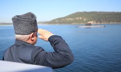 Çanakkale Boğazı'nda 71 yıl önce batan Dumlupınar denizaltısında şehit olan denizciler anıldı