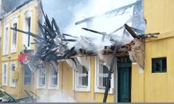GÜNCELLEME - Kırklareli'nde 2 katlı tarihi binada çıkan yangın söndürüldü