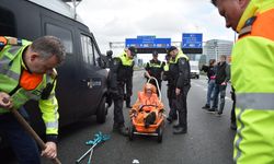 Hollanda'da çevreci aktivistlere gözaltına alındı