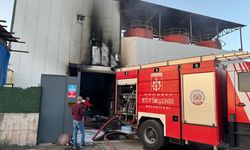 Kocaeli'de madeni yağ fabrikasında çıkan yangın söndürüldü