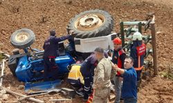 Mardin'de devrilen traktörün altında kalan sürücü öldü