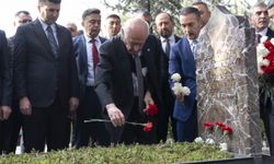 MHP Genel Başkanı Bahçeli, Alparslan Türkeş'in kabrini ziyaret etti: