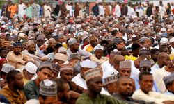Nijerya'da Müslümanlar bayram namazı için camilere akın etti