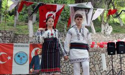 Ödemiş'teki 23 Nisan etkinliğinde Rumen öğrenciler oyun sergiledi