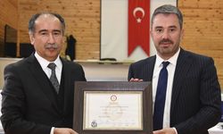 Pursaklar Belediye Başkanı Ertuğrul Çetin, mazbatasını aldı