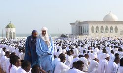 Senegal'de bayram namazı beyazlar içinde eda edildi