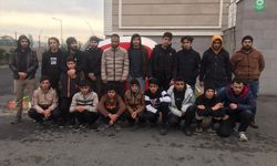 "Dur" ihtarına uymayan panelvanda 19 düzensiz göçmen yakalandı