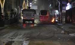 Van'da güvenlik güçlerine taş atanlara polis müdahalesi