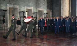 İYİ Parti Genel Başkanı Dervişoğlu, Anıtkabir'i ziyaret etti