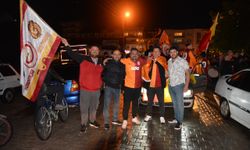 İzmir ve çevre illerde Galatasaray taraftarı şampiyonluğu kutladı