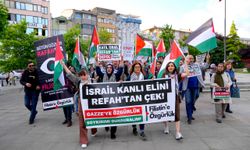 Kadıköy Belediyesi önünde "İsrail ile kardeş şehir protokolü" protestosu