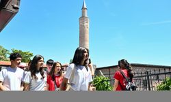 Öğrenciler "Vakıf Rotası"nda tarihi mekanları gezdi