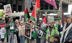 Paris'te İsrailli firmaların Eurosatory Fuarı'na katılımlarının engellenmesi için gösteri düzenlendi
