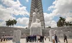 TBMM Başkanı Kurtulmuş, Havana'da Jose Marti Anıtı'nı ziyaret etti