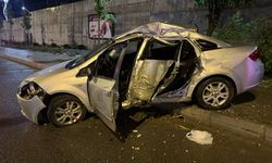 Yozgat'ta kaldırımdaki ağaçlara çarpan otomobilin sürücüsü yaralandı