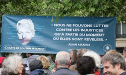 Paris'te WikiLeaks kurucusu Assange'a özgürlük talebiyle gösteri düzenlendi