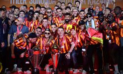 Galatasaray üç kupalı kutlama yaptı