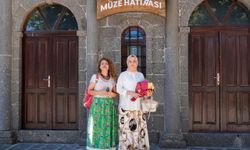 Diyarbakır Müzesinin 90. kuruluş yıl dönümünde 90 bininci ziyaretçi çiçeklerle karşılandı
