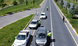 Erzurum polisi "Yolun sonu bayram olsun" diye sıkı trafik denetimi yapıyor