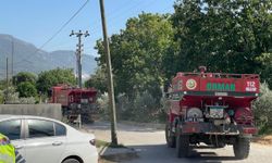 İzmir'in Tire ilçesinde ormanlık ve makilik alanda çıkan yangına müdahale ediliyor