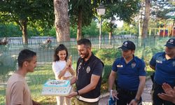 Kastamonu'da polislerden kas hastası gence sürpriz doğum günü kutlaması