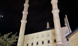 Mardin’de yıldırım düşen caminin minaresi zarar gördü