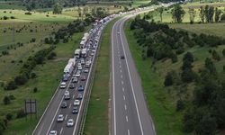 Trafik Gerede-Karadeniz bağlantı yolunda yoğun, Anadolu Otoyolu'nda kısmen akıcı seyrediyor