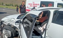 Van'da iki trafik kazasında 1 çocuk öldü, 16 kişi yaralandı