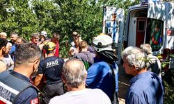 Yalova'da şarampole devrilen traktörün sürücüsü 1 saatlik çalışmayla kurtarıldı