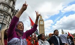Londra'da onbinler Filistin için yürüdü