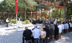 15 Temmuz kahramanı şehit Ömer Halisdemir'in kabrinde yoğunluk yaşanıyor