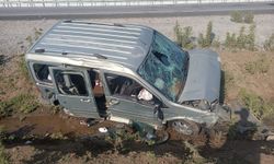 Ağrı'da devrilen hafif ticari araçtaki 7 kişi yaralandı