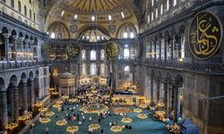 Ayasofya-i Kebir Cami-i Şerifi, ibadete açılışının 4'üncü yıl dönümünde ziyaretçi akınına uğradı