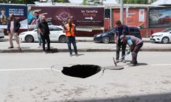 Erzurum'da şiddetli yağış sonrası yolda çökme meydana geldi