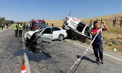 Yozgat'ta hafif ticari araçla otomobilin çarpıştığı kazada 4 kişi öldü