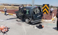 Yozgat'ta hafif ticari araç ile otomobilin çarpıştığı kazada 7 kişi yaralandı