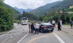 Giresun'da otobüs ile çarpışan otomobilin sürücüsü ağır yaralandı