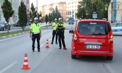 Kütahya'da uyuşturucu etkisinde araç kullananlar polisin takibinden kaçamıyor