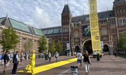 Amsterdam'da iklim aktivistleri, Hollanda'nın en büyük müzesi Rijksmuseum'un girişini kapattı