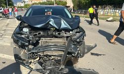 Hatay'da otomobilin çarptığı motosikletteki 3 kişi yaralandı