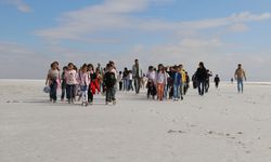 Aksaray'da ilkokul öğrencilerine Tuz Gölü'nü görme imkanı sunuluyor