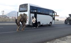 Bitlis'te Polis Özel Harekat timleri gerçeği aratmayan tatbikatlarla göreve hazırlanıyor