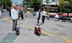 İranlı müzisyen Human Ghasemnataj Fokoloei geçimini