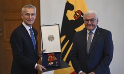 Almanya Cumhurbaşkanı Steinmeier, Stoltenberg'i "Büyük Haç" ile onurlandırdı