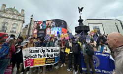 Londra'da aşırı sağcılar ile ırkçılık karşıtları karşılıklı eylem düzenledi