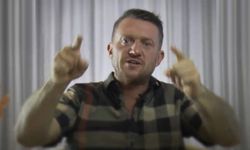 İngiltere'de aşırı sağcı Tommy Robinson gözaltına alındı