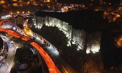 Bitlis'te kale surları, dere yatağı ve Kalealtı Çarşısı ışıklandırıldı