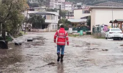 Bursa Gemlik'te sağanak taşkına yol açtı!