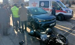 Bingöl'de motosikletin otomobille çarpışma anı güvenlik kamerasında